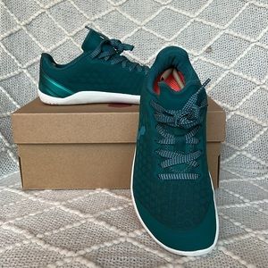 Vivo Barefoot size 5.5 women’s running/workout shoes in Everglade green